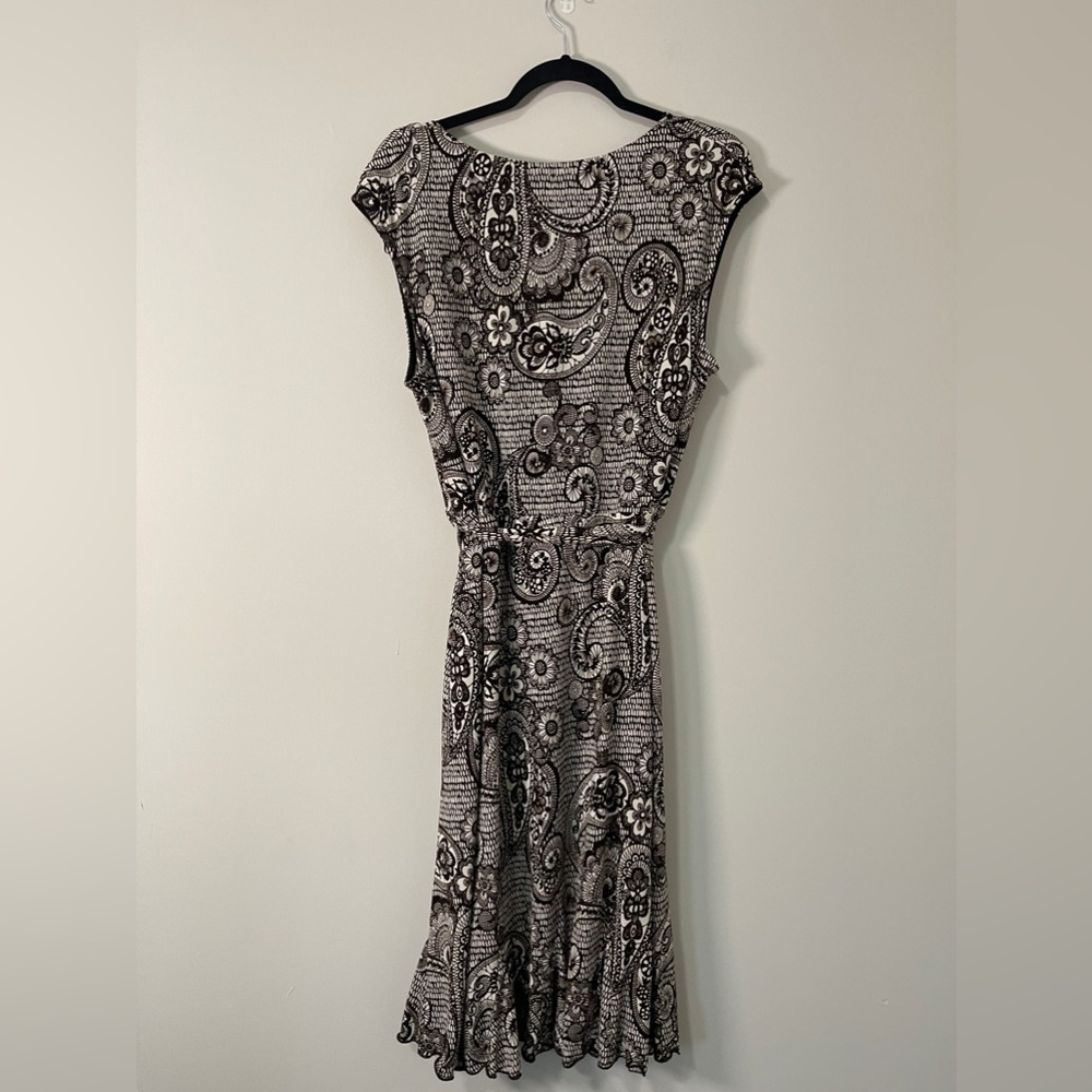 Glamour Womens Dress Size 18W Brown Cream Printed V-neck Knee Length Dress - Picture 9 of 15
